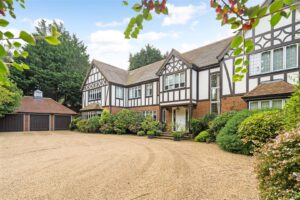 Kennel Avenue, Ascot